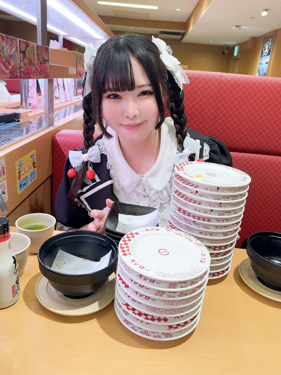 shion0_25mg's tweet photo. 勘違いしているかもしれないけど、わたくし達食いしん坊にとって食は「生活」ではなく「嗜好品」よ。
我々は、食のオタクなの。食べることは推し活よ。 https://t.co/E5GNG7h82G