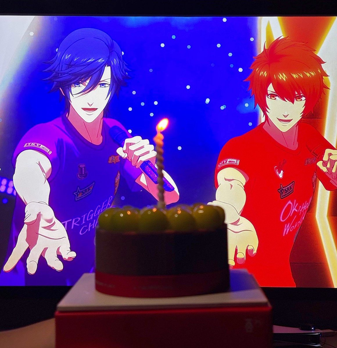 moaoum's tweet photo. 교룰회 즐기고 왔어요오😍❤️💜❤️💜❤️ https://t.co/bkk4he0GUr