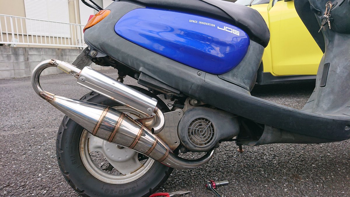 yonespo81's tweet photo. 人生で初めて『WJ』を手に入れたのは約7年前のメーカー不明車種不明と某オクにて売れ残っていた横ジョグ70cc用ステンレスチャンバー新品だった

そして人生2品目の『WJ』は...
横ジョグ50/90系ワークス神田スペック センタースプリングだ

SS1/32MILEにて大いに活躍してもらいましょう。 https://t.co/wbmveuWSaI