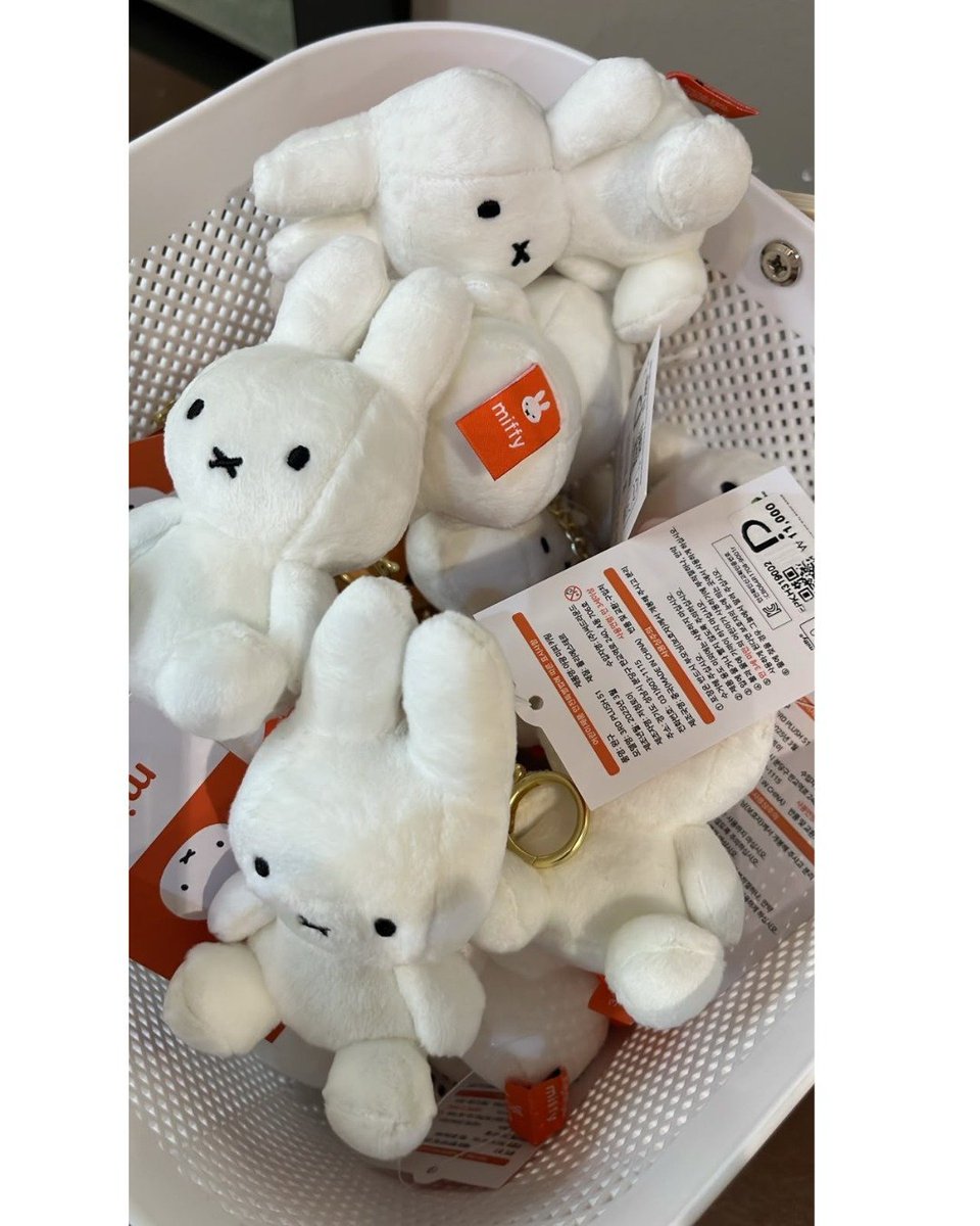 merchmates7's tweet photo. Miffy Doll Korea Limited Edition🧸 

kakak kakak yang mau nitip boneka lucu dan menggemaskan ini bisa langsung DM kita whislist kakak ya sebelum kehabisan, karna cepet banget sold out di store 🌟

jastip korea miffy korea kr ina indo kr open po https://t.co/FmDbeg4w8M