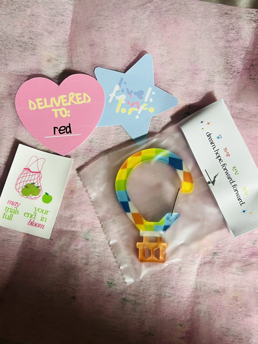 sacredspacetk's tweet photo. ᯓ★ love mail .ᐟ.ᐟ from @souffluv
#sacredmails 

⊹ ࣪ ˖ my hyyh carabiner is now home! its so pretty in person. can’t wait to use this and hang my charms. thank you so much for this and for the pretty packaging! https://t.co/u5HHNpvxHC