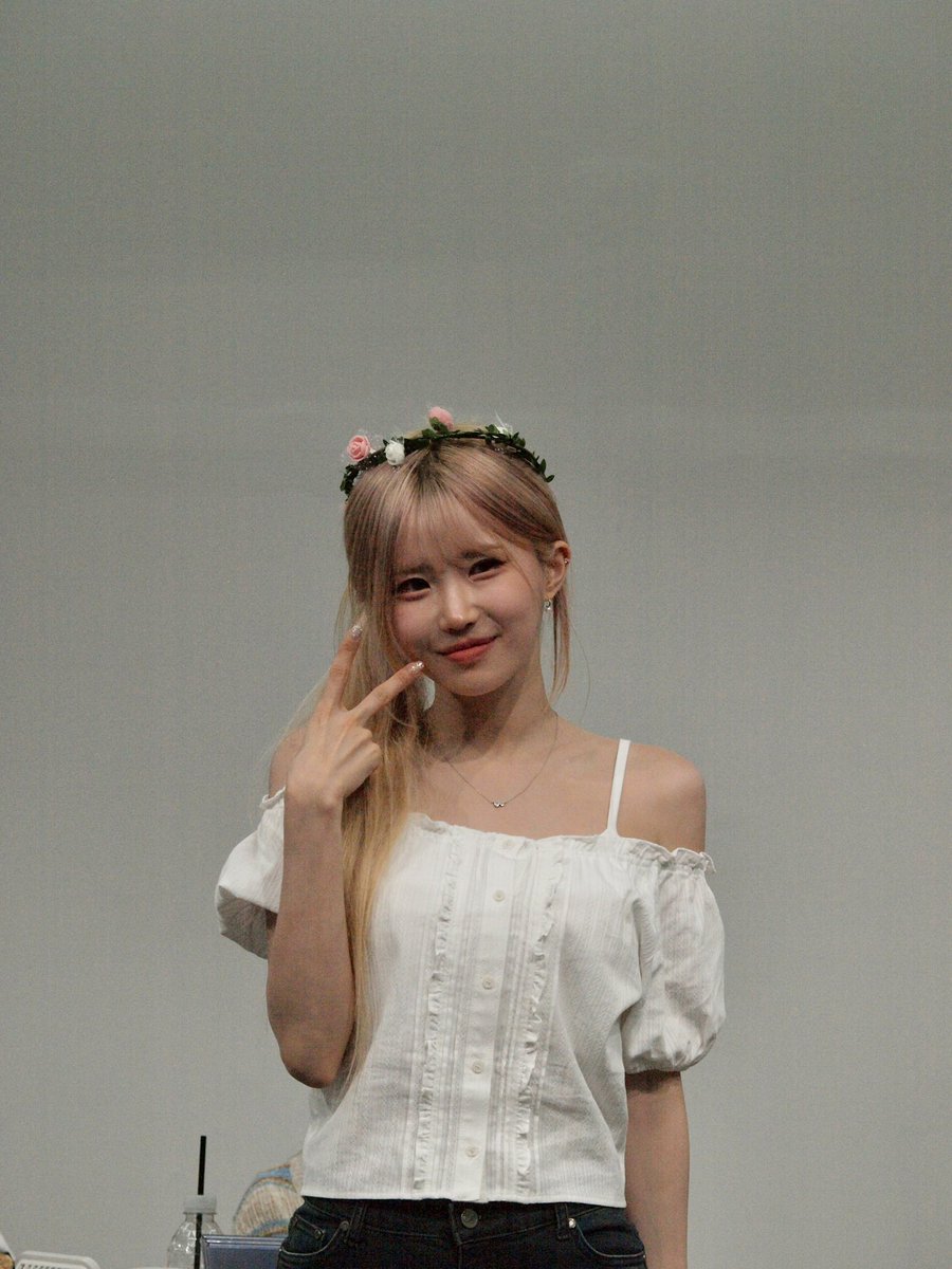 whiteworld33's tweet photo. 260802 Vitamin ME 팬사인회

#fromis_9 #프로미스나인 #하영 #hayoung #팬사인회 #VitaminME https://t.co/DXDmW4tTMk