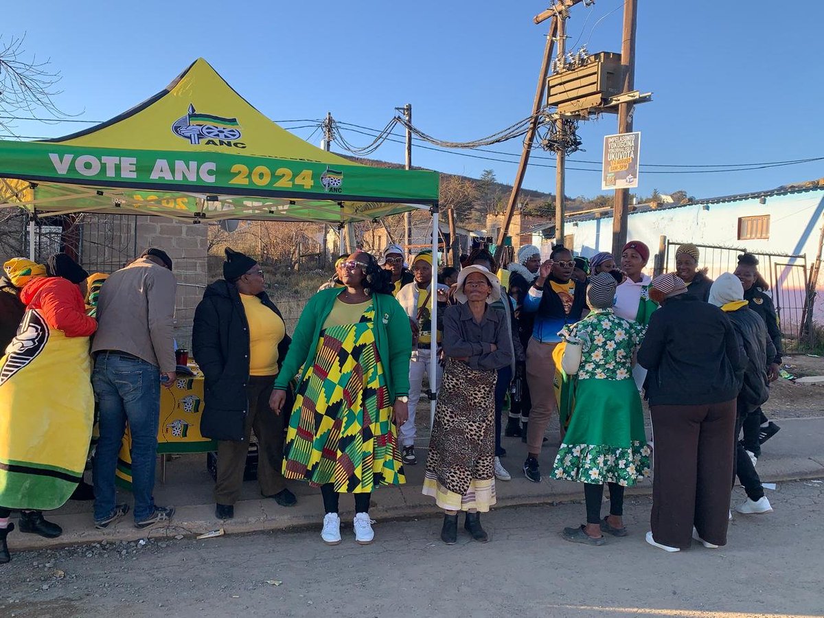 ANCParliament's tweet photo. [IN PICTURES] Voter Registration Weekend 

ANC MP, Cde Nombuso Mtolo joined the voter registration campaign at 
Ward 4 Community Hall in Kokstad.

#RegisterToVoteANC 
#LGE2026 
#ANCatWork https://t.co/EMSwJ2y7j5
