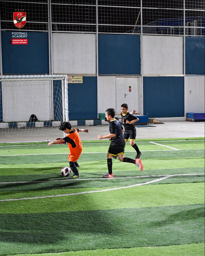 AlAhlyAcademySA's tweet photo. لما طفلك يتمرن في بيئة إيجابية وآمنة، إبداعه ومهاراته هيظهروا بدون خوف. سجّل لابنك في أكاديمية النادي الأهلي بالمملكة وخليه يتطور بكل راحة وثقة. https://t.co/5YK3nLYPsk