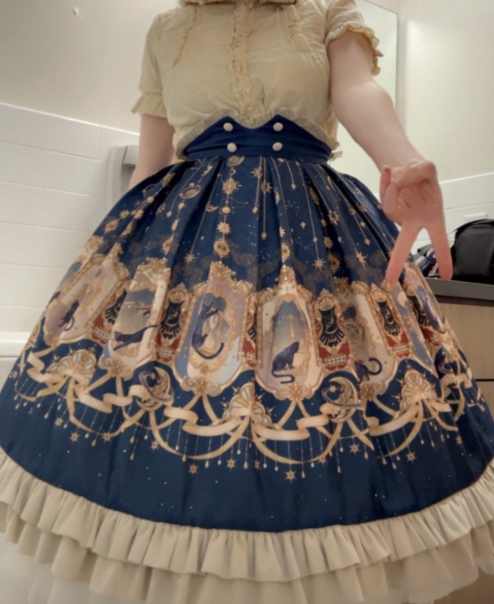 HollowRealm_'s tweet photo. When I feel bad abt how I look rn I look back at photos of myself at my SW and compare it to photos of my CW in j-fashion

#edtwt #ricecakestwt #edrtwt (is that the tag we’re using now?) https://t.co/ozg2jI2G7y