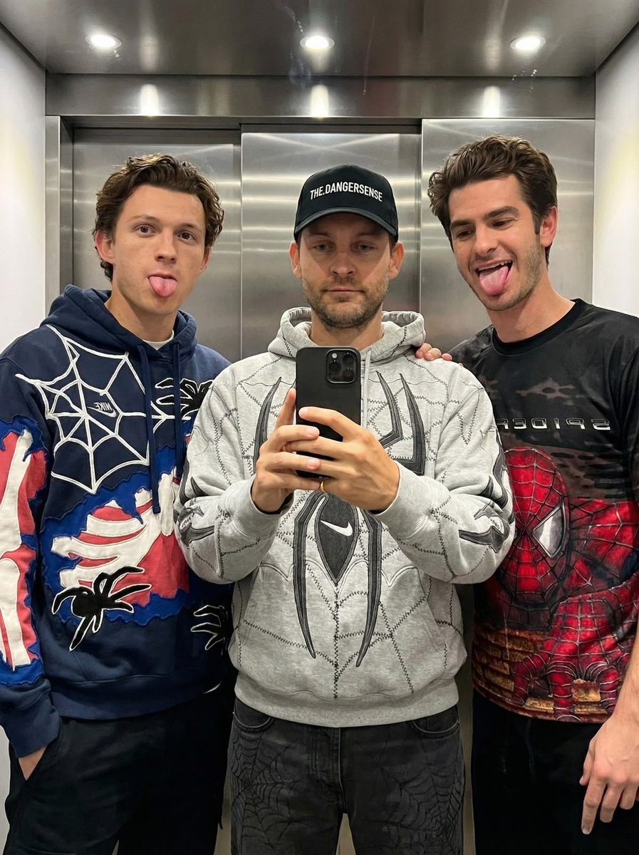 FrenchRapUS's tweet photo. 🚨 DÉBAT :

QUI EST LE MEILLEUR SPIDER-MAN DE L’HISTOIRE ? 🕷️ 

▫️TOM HOLLAND 
▫️TOBEY MAGUIRE 
▫️ANDREW GARFIELD https://t.co/MGT6rS3E3C
