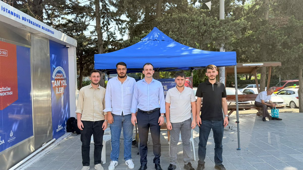 istanbulocak's tweet photo. 📍 Beylikdüzü Belediye Metrobüs Durağı Meydanı

Esenyurt Ülkü Ocaklarımız, Ülkü Ocakları Tercih Çadırı’nda kıymetli öğrencilerimize ve değerli velilere hizmet vermeye devam ediyor.

Üniversite tercih süreci boyunca doğru tercih, doğru gelecek için sizleri de tercih çadırımıza bekliyoruz. 🇹🇷 

@ayyildirim1 
@aalparslandogan