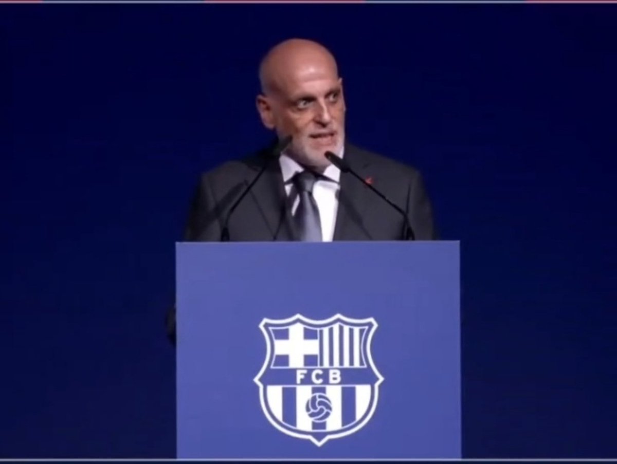 WhiteSharkRM's tweet photo. En la competición de este individuo tiene que intentar competir el Real Madrid cada año. https://t.co/1njpsN3WSB