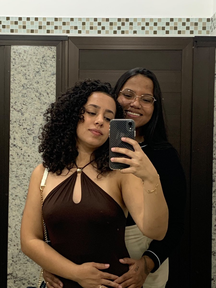 hiumdirection's tweet photo. eu e a linda antes de quebrar tudo no forrozinho ontem https://t.co/Zsb25ghF8l