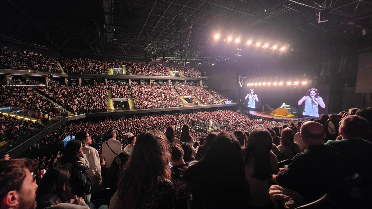 TEAMROSALIAVT's tweet photo. 🇦🇷🏟️el MOVISTAR ARENA de Buenos Aires, COMPLETAMENTE LLENO para ROSALÍA ayer. https://t.co/3xLrAdbJhK