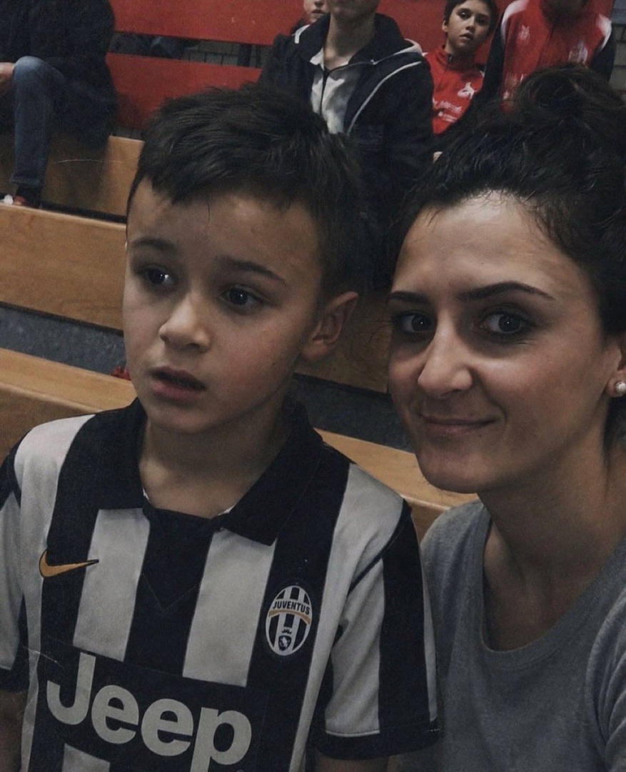 juventusfchu's tweet photo. 👶 Minden történet valahol elkezdődik…Kerim Alajbegović gyerekként. 🖤🤍 - https://t.co/JRNlFMSdDY https://t.co/0wmZFnvMmB