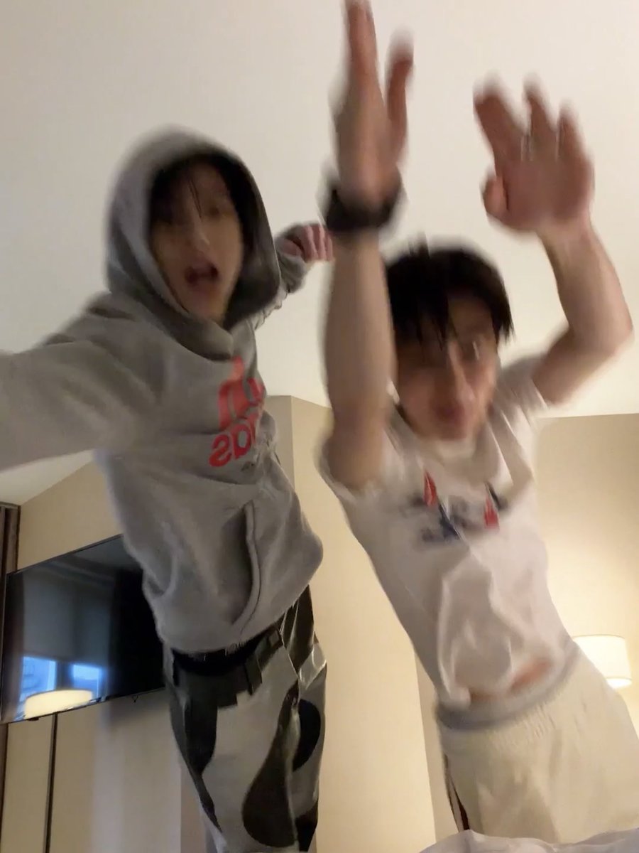 udaJUHOON's tweet photo. nyiha ala free diving bareng roommate @udaSEONGHYEON https://t.co/Uq6zSwmfRU