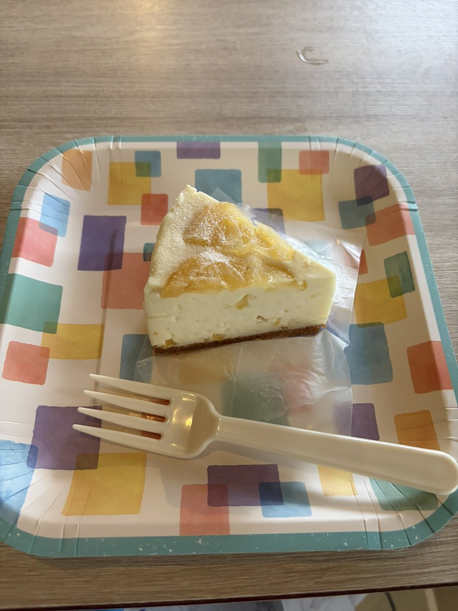 iori_ebs's tweet photo. 8/2
後半賑わってはじめましても沢山できてよかった！乾杯もありがとうございます！
ケーキもお菓子もジュースも沢山美味しかった😻ありがとう〜！ https://t.co/QpLB6aXdo8
