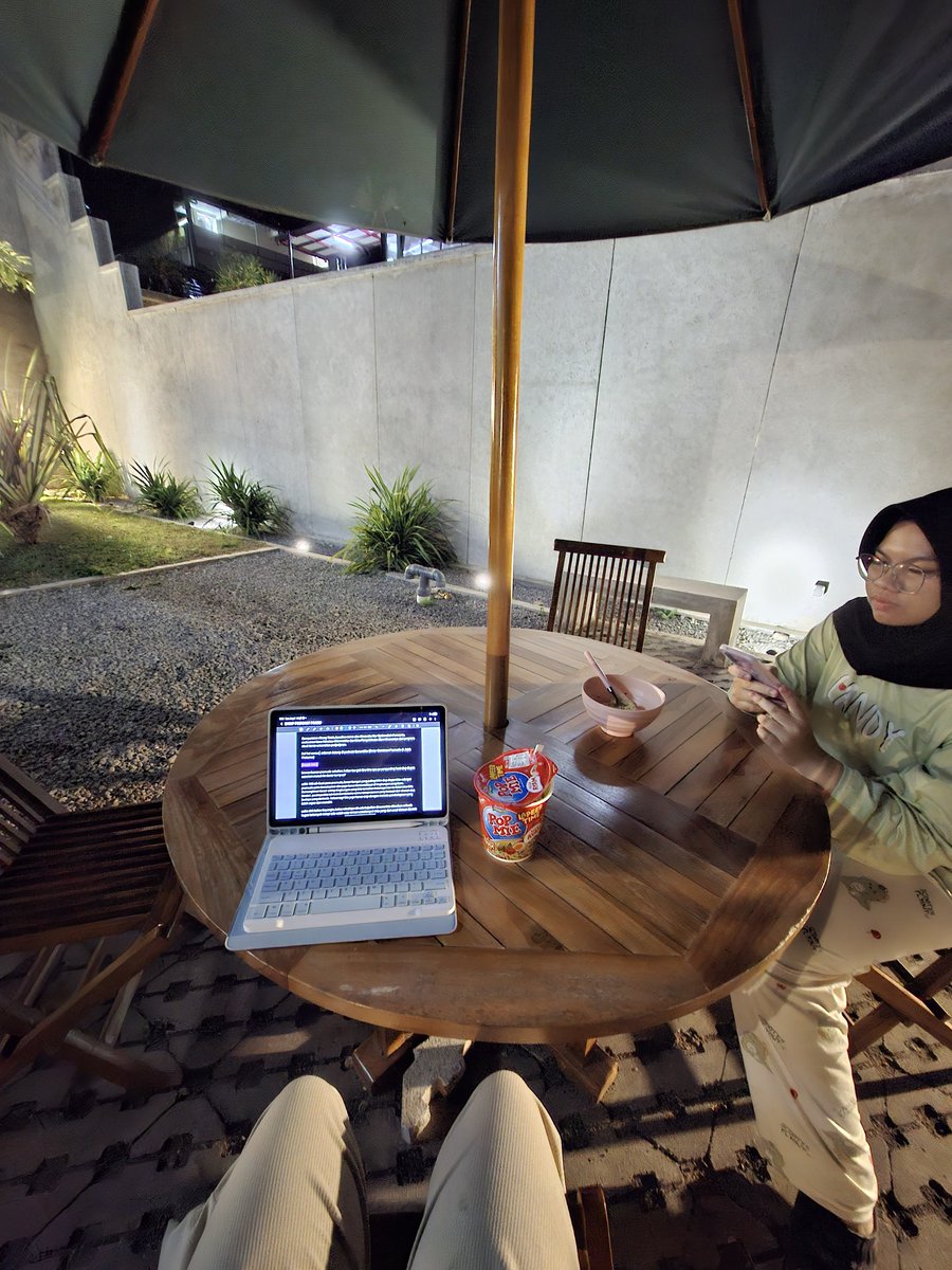 _whodisar's tweet photo. prabu im okay pisan ini mah jam segini baru kelar bikin skrip podcast https://t.co/GSNugExH8a