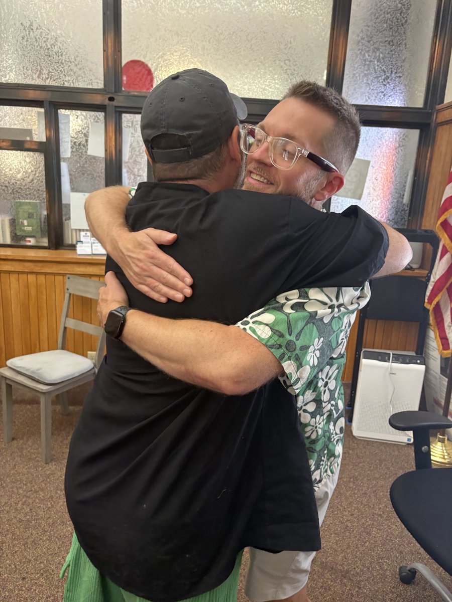 ModerTim's tweet photo. Read poetry with amazing poet Halee Kirkwood in Superior, WI at Foxes and Fireflies bookstore.

Amazing day. So much fun. https://t.co/0DGUmckpSs