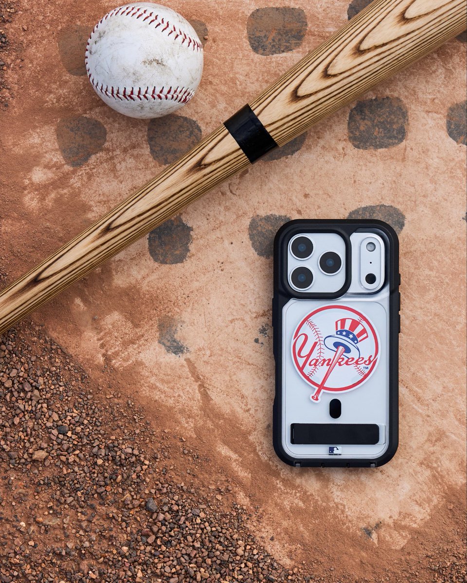 ZAGGdaily's tweet photo. From first pitch to final out. ⚾️ 

Infield to outfield. We’ve got you covered. 🧢 

Check out the new MLB Case Collection. 

Shop all 30 teams at https://t.co/8c2RLZgtnf

#MLB #Yankees #Cubs #RepBX https://t.co/f2rltnUXwM