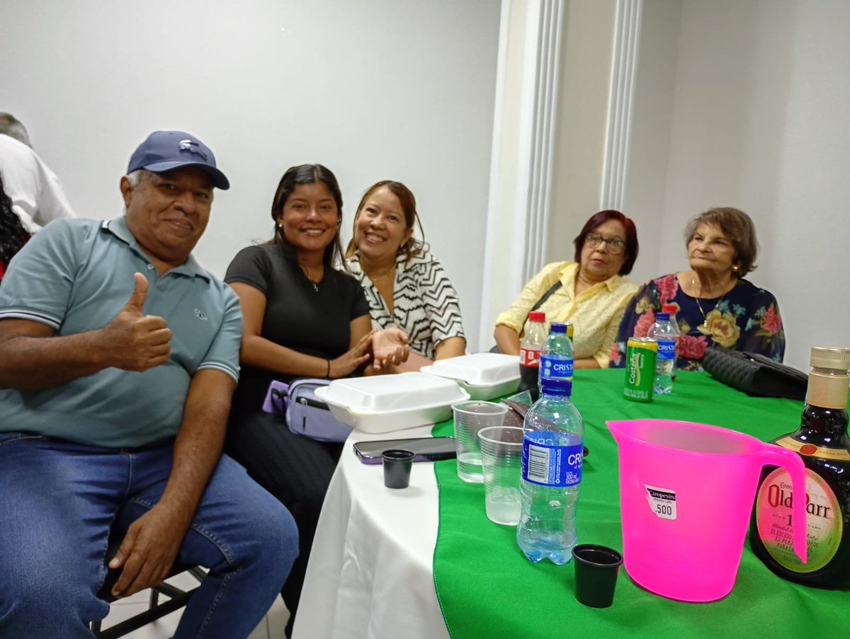 MiltonRomo's tweet photo. En la integración de piñoneros anoche. https://t.co/wRwW1sQRzw