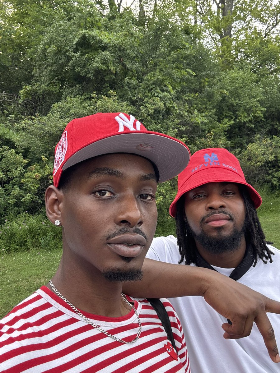 jashawn__'s tweet photo. #brothers ♥️ @GullysideFinest https://t.co/cEYlMeMtF0