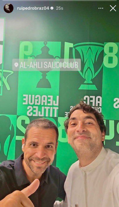 ASIM1937's tweet photo. روي بيدرو يحسب الجمهور غبي ويحسب عشانه ذرف كم دمعه مع النشيد ولا تصور كم صوره ف الحساب انه بينجو
واطي يبتز الجمهور عاطفيا ويغدر بهم من الخلف
امثاله لايستحق الا الدعس 
#Rui_Pedro_out https://t.co/dFYhzCzOwn