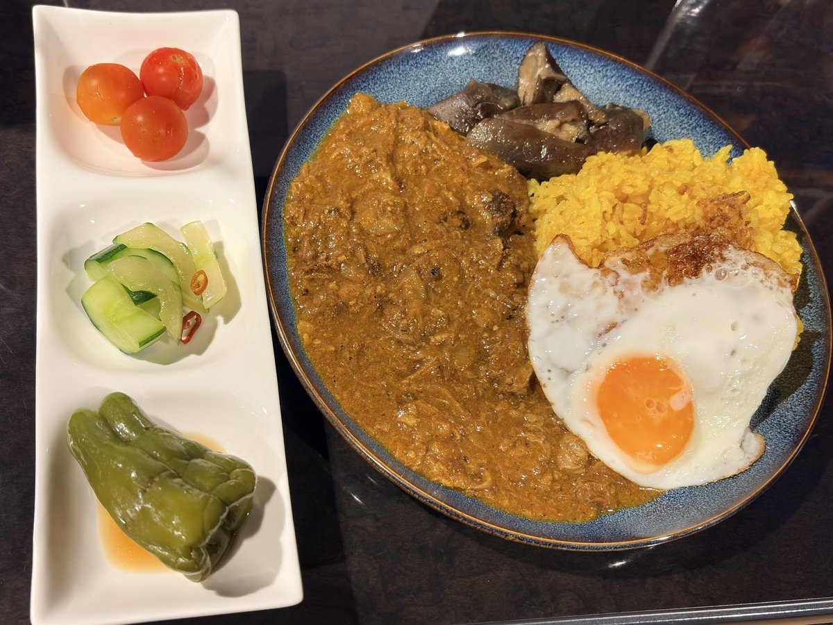 SakaDonalds's tweet photo. 坂戸 JUKEBOXさん
茄子と牛すじのスパイスカレーにピーマンの煮浸し/キュウリの浅漬け/ミニトマトの付け合わせ。etc.
スパイスカレーとルートビアがとても相性が良いことに気が付いた週末の楽しい夜でした。
ごちそうさまでした
#あなたのそばにJUKEBOX https://t.co/Cs0G0XbaON
