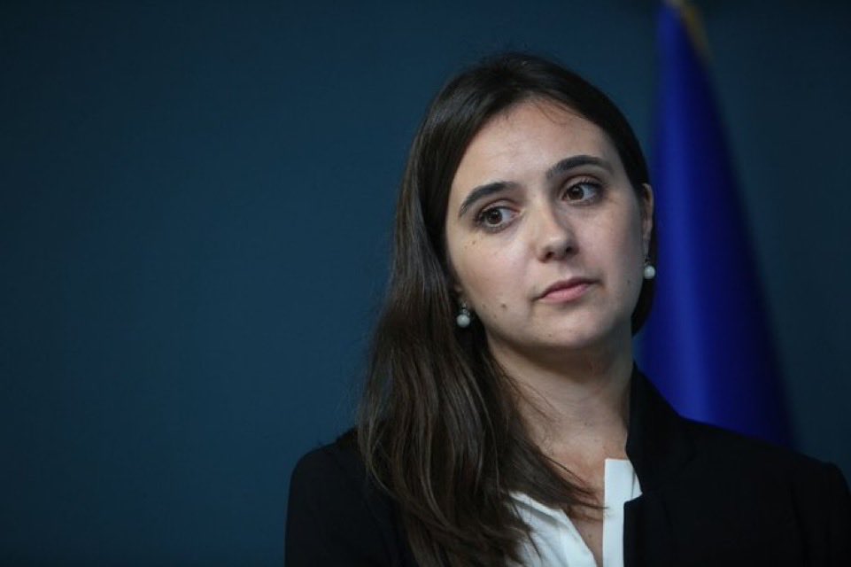 DesaixD's tweet photo. Vous avez aimé la Russe Fedorova qui justifiait le massacre des Ukrainiens, vous allez adorer l’Ukrainienne Mendel  qui soutient le massacre de son peuple. https://t.co/y3Uo3ElXep