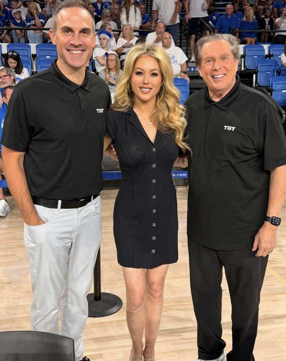 JenHale504's tweet photo. Here we go- let's give away $2 million! @thetournament finale tipping off now on Fox with @NickBahe @BobRathbunTV &amp; myself on the call in Lexington! https://t.co/aZjqZihO9Z