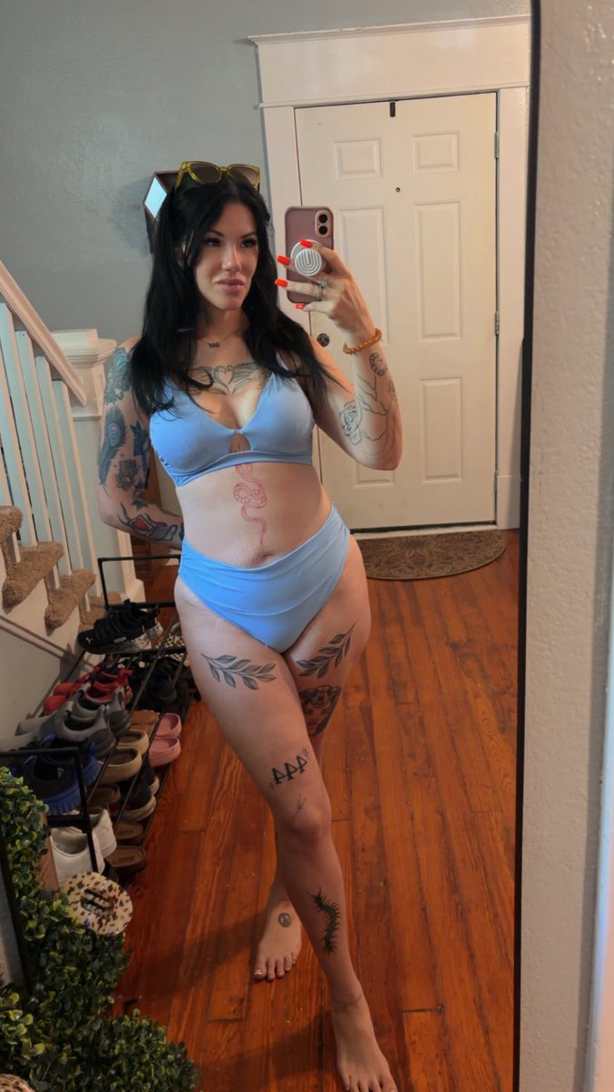 Bluebby444's tweet photo. *Riff Raff voice* SUMMMER TIME🌞 https://t.co/uH7ZZQixtr