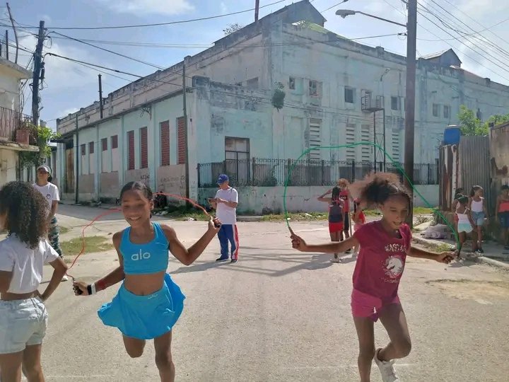 CDR_Cerro's tweet photo. #ElCerroTieneLaLlave 
Desde la zona 12 del consejo popular Pilar Atarés se realizan actividades para los niños 
#CDRCerro
#CDRHabana
#CDRCuba https://t.co/PM2wQFyQzB