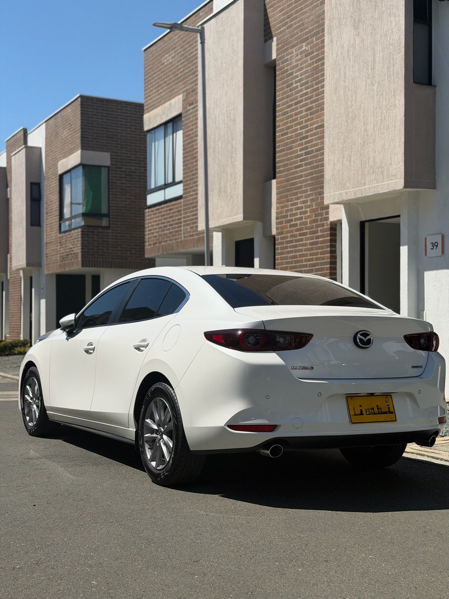nocarcontext's tweet photo. Mazda 3 Touring 🤍🤍 https://t.co/mAU6JiT7d6