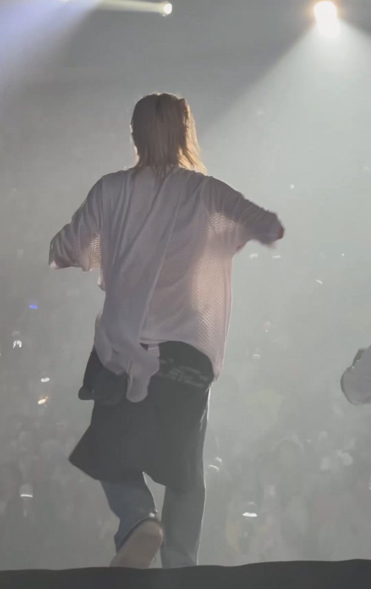 kconfus3d's tweet photo. why are the silhouettes always particularly triggering 😭 https://t.co/QRgCtlFxm7