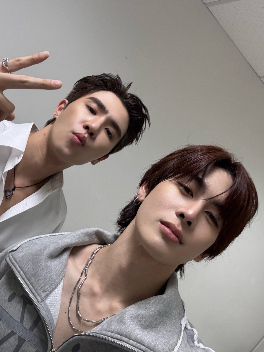 Ppsanta's tweet photo. วันนี้ขอบคุณทุกคนมากๆนะครับบ ดีใจที่ได้เจอนะะ อยู่ด้วยกันไปนานๆนะครับ ถ้ามีโอกาสไว้มาเจอกันอีกนะ รักมากๆครับ 🤟🏻🖤🤍❤️

PSD MOGULARRIVAL FS26

#งานมหกรรมนิยายนานาชาติ2026xPerthSanta https://t.co/RGarQgMW9D
