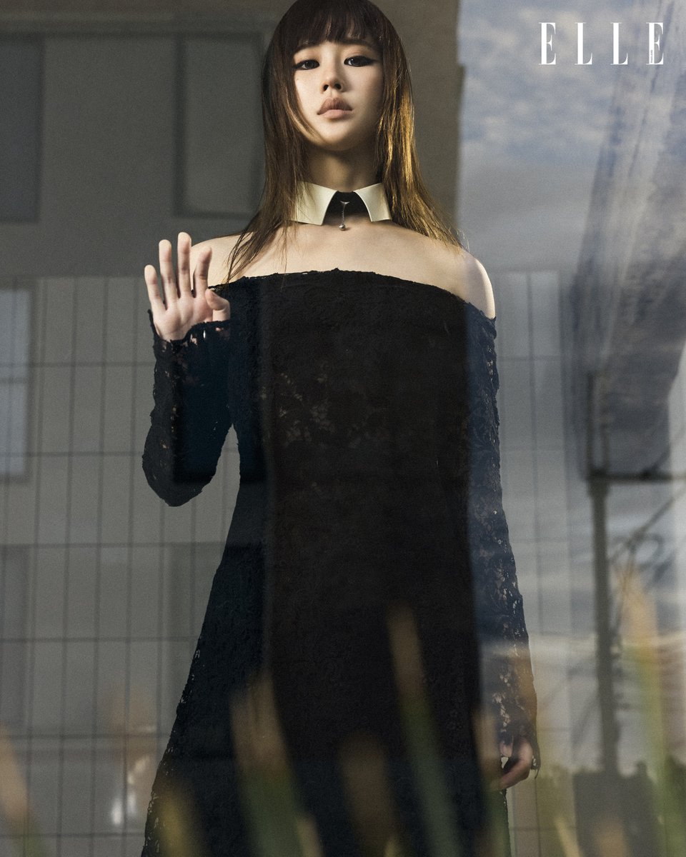 ELLEThailand's tweet photo. #ELLEAugust2026 เปิดภาพเซ็ตแรกของเจนเย่ เมธิกา @janeeeyeh คัฟเวอร์เกิร์ลประจำเดือนสิงหาคม ร่วมถ่ายทอดแนวคิด ‘Less I, More Us’ ผ่านคีย์ลุคจาก @FENDI คอลเล็กชั่น Fall/Winter 2026 โดย Maria Grazia Chiuri ที่ผสานสไตล์เฟมินีนและมัสคิวลีนไว้อย่างลงตัว 

#ELLEThailand
#FENDI #janeeyeh https://t.co/t5QlYaaUt1