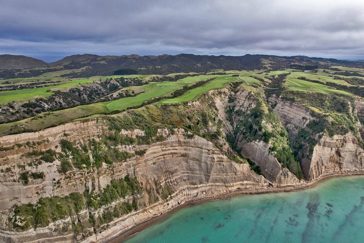 GolfCourseGurus's tweet photo. Few places love the camera more than @CapeKidnappers https://t.co/oHBlkjla54
