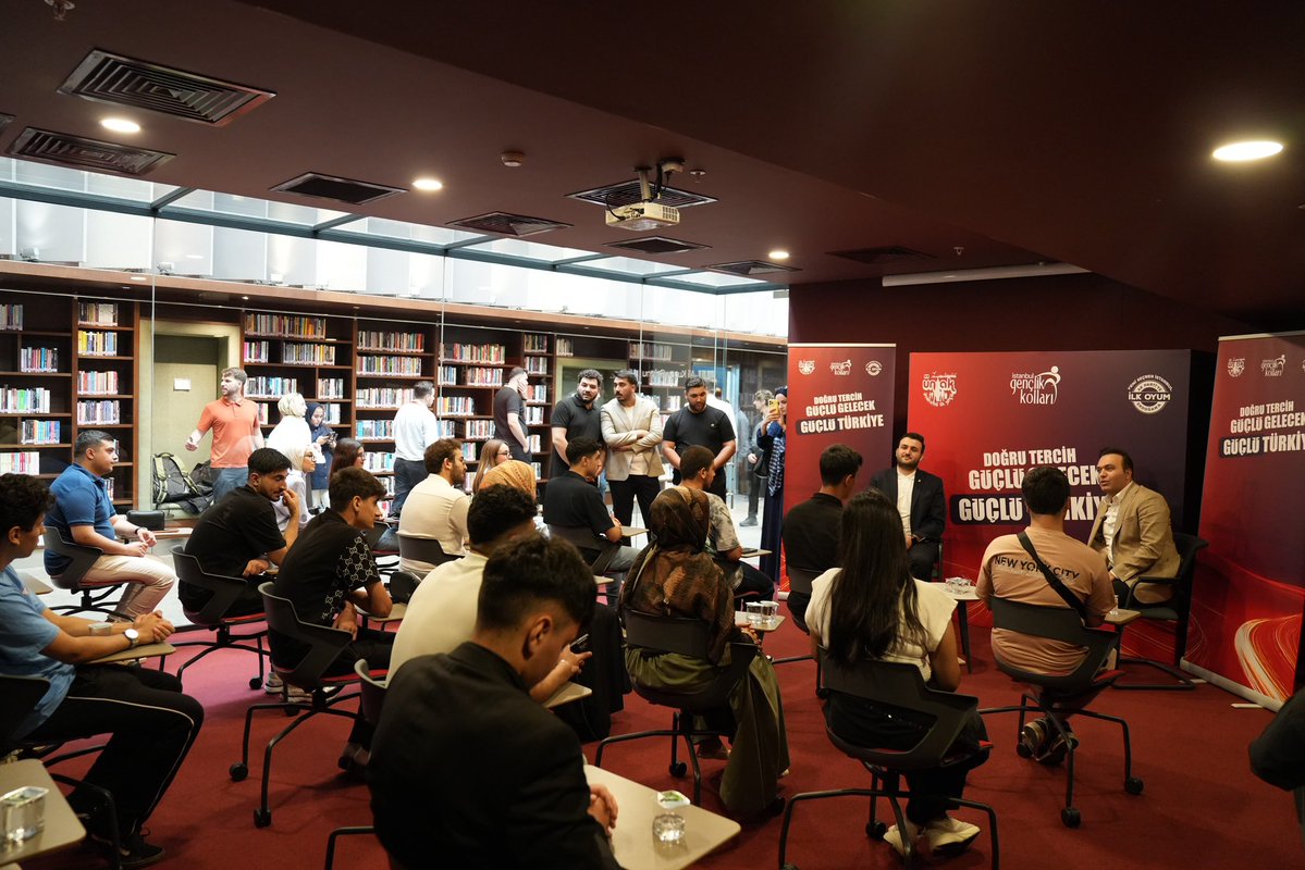 yenisecmengm's tweet photo. 📍 Fatih / İstanbul

Tercih Buluşmaları kapsamında, Gençlik Kolları Genel Başkanımız Sayın Yusuf İbiş ile üniversite tercih sürecindeki gençlerimizle bir araya geldik.

Samimi sohbetlerin ve kıymetli tecrübelerin paylaşıldığı programda, gençlerimizin gelecek yolculuğuna eşlik ettik. Tercih döneminde de her zaman yanlarındayız. 💙