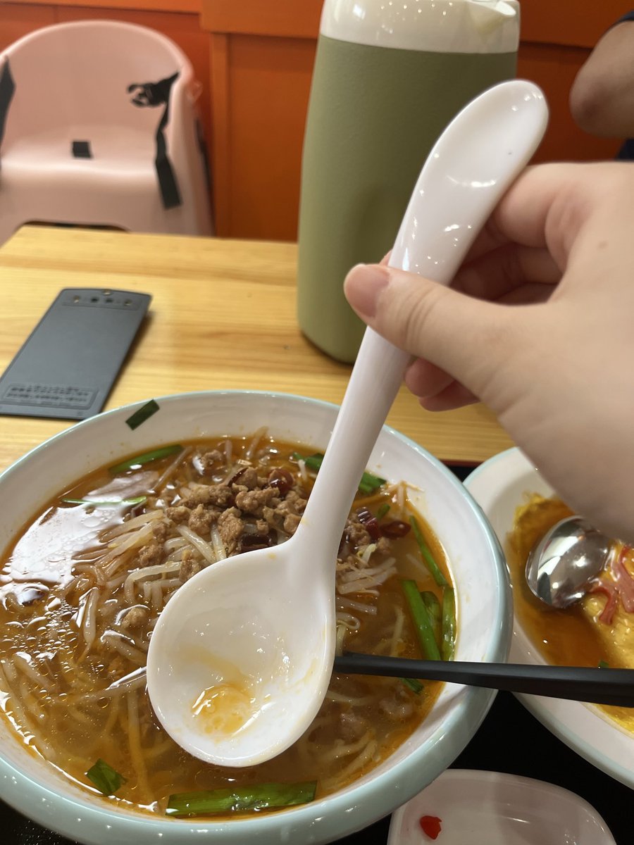 mencham_'s tweet photo. 台湾らめんのスプーンがすごくでかかった https://t.co/oUt2SRpoxX