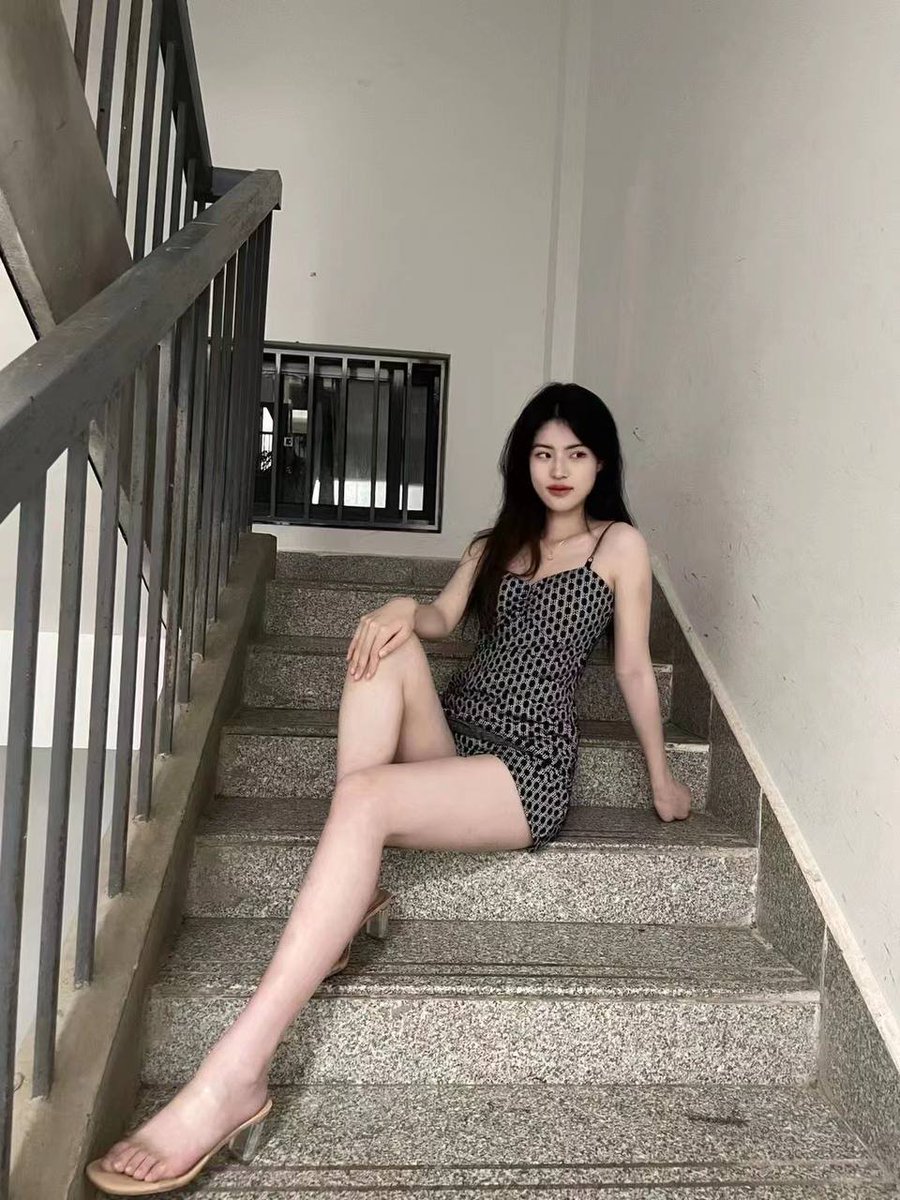 areginacl's tweet photo. 好白好长 https://t.co/ZEQGRuqWWL