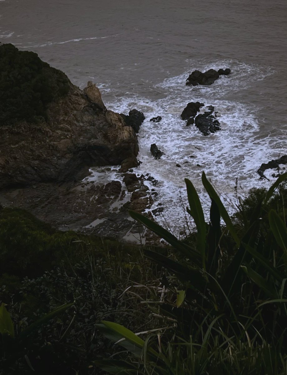 pinchik10's tweet photo. Just found a hidden coastal path in Portugal—wild cliffs, fresh salt air, and not a single crowd for miles. This is the slow travel vibe I needed. #PortugalGetaway， https://t.co/SfJBwT5fdW