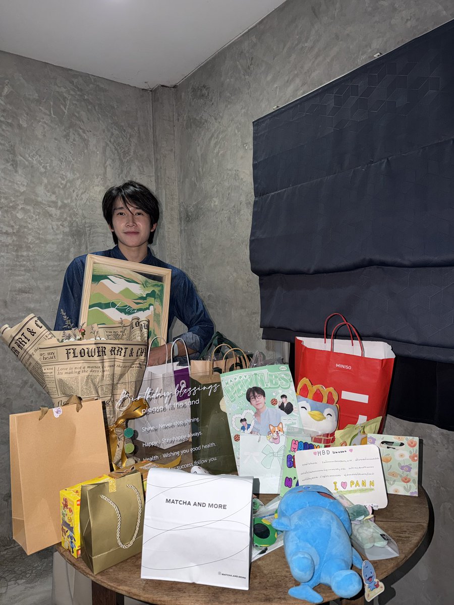 PannBs's tweet photo. มาดึกหน่อยยนะคับบ ขอบคุณทุกคนที่มาน้ารวมถึงคนที่มาไม่ได้แต่ แค่ส่งกำลังใจมาให้ก็ดีใจแล้ว นี่เป็นครั้งแรกที่ได้มีงานวันเกิดเป็นของตัวเองและคาดไม่ถึงเลยว่าจะได้รับความรักจากทุกคนมากขนาดนี้ สัญญาว่าจะนำแรงซัพพอร์ตจากทุกคนมาพัฒนาตัวเองและสร้างผลงานต่อไป อยู่ด้วยกันไปนานๆน้า Always,🫶 https://t.co/Uy5MZHhQBt