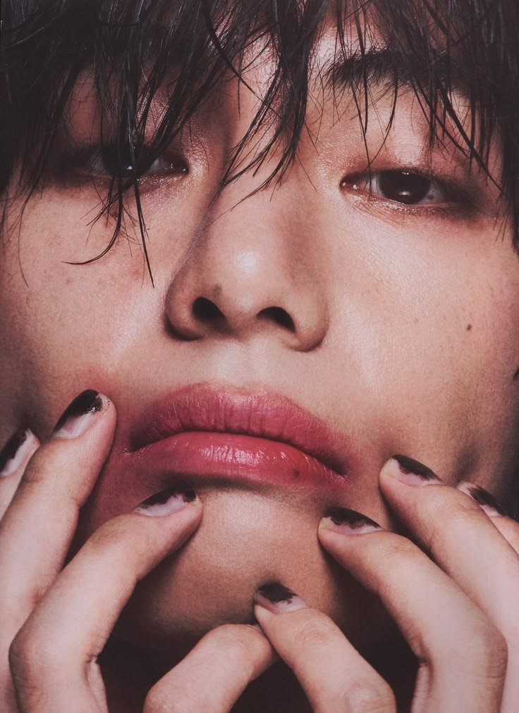 rkiveofvante's tweet photo. love how taehyung always served us different thing so effortlessly https://t.co/y04l8C1iWz
