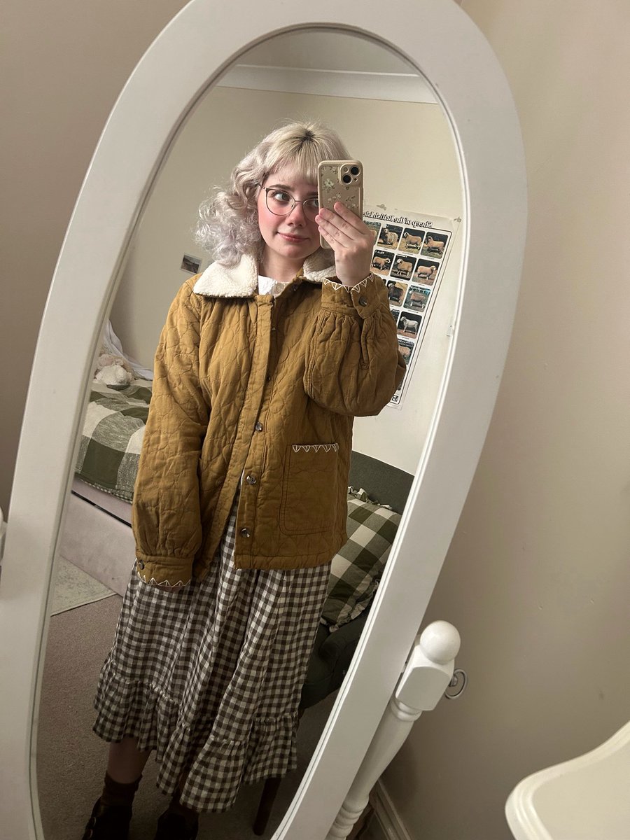rustlamb's tweet photo. i want autumn to come so i can wear my cute jacket…….. https://t.co/VIwYbbkR2N