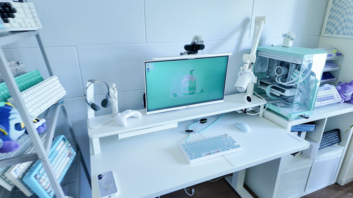 binbiso's tweet photo. もっとグレー入れたい…ᯠ_   ̫ _ᯄ
白ｲﾔ…
#desksetup https://t.co/PetVBjamHN