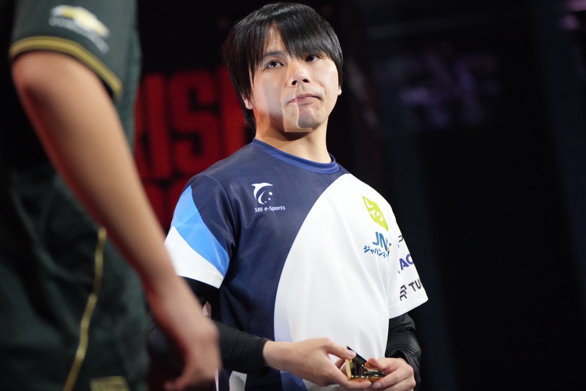 HibikiTheBeast's tweet photo. これから搭乗して日本に帰ります!
たくさんのあたたかいメッセージありがとうございました🙇‍♂️
起きても悔しい気持ちがめちゃくちゃ残ってましたが帰国したらスト6が新パージョンになって、ディビジョン対抗戦、トパチャン、SFLと大会が続くので前を向いて頑張ります。
いつもサポートしてくれてるチーム(@SBI_eSports )に感謝!