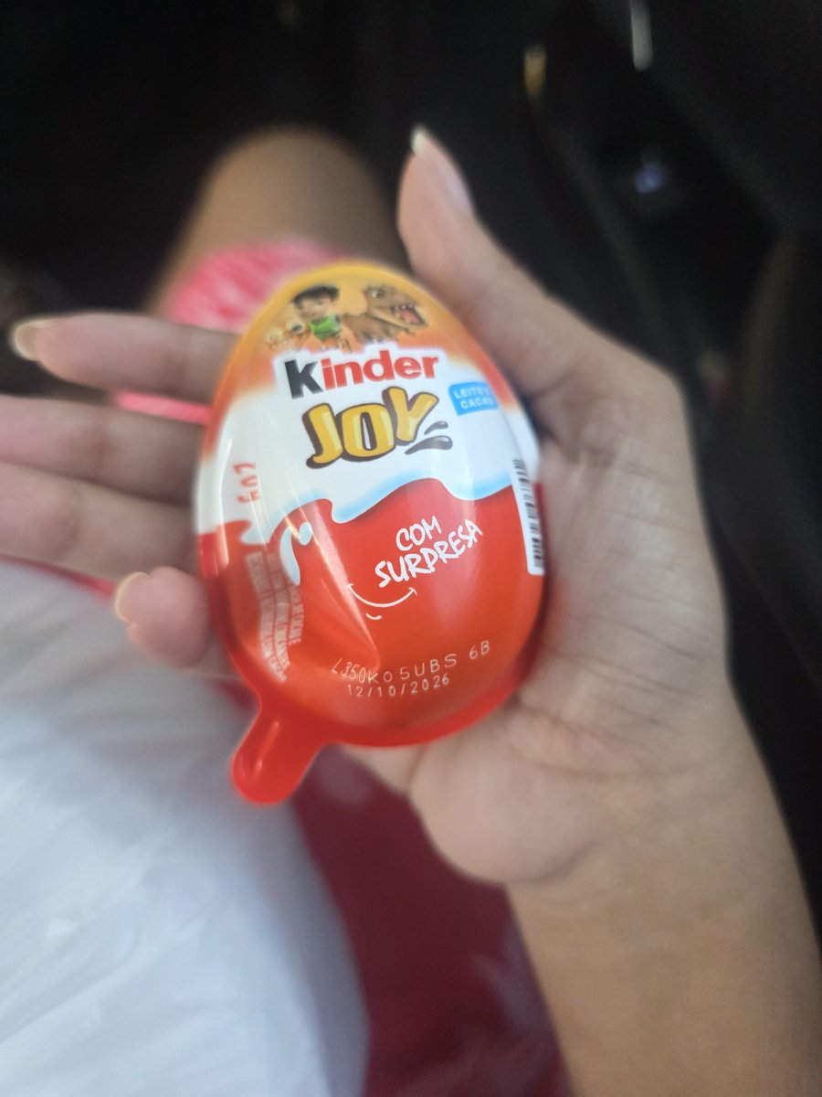 MariaVitor79248's tweet photo. hoje, comprei um kinder joy 21 reais mano https://t.co/31exGil05Q