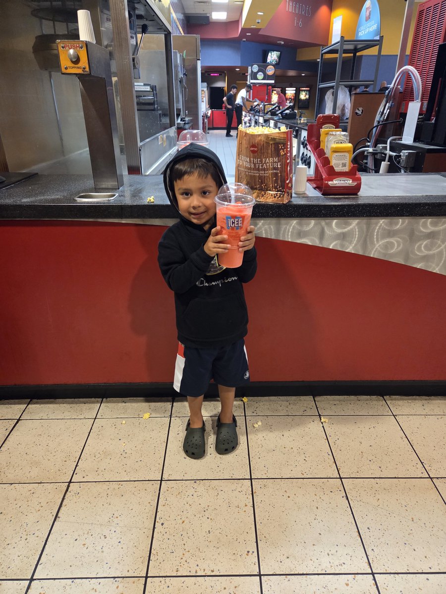 MulherinAlex's tweet photo. @StockRetail Took little man to his first movie. https://t.co/ikn8ik80rT