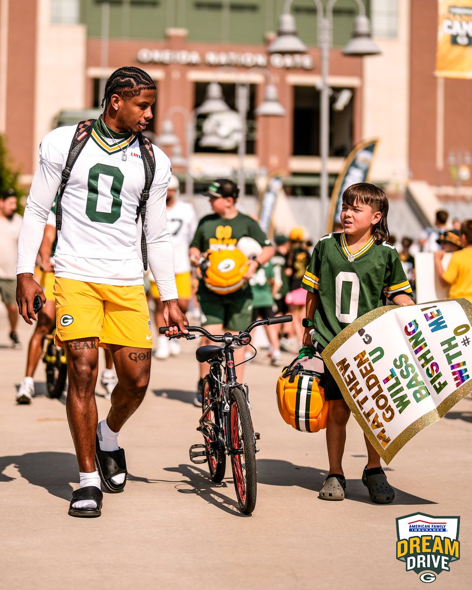 packers's tweet photo. Did we just become best friends?

@amfam https://t.co/ApPzUIlKU6
