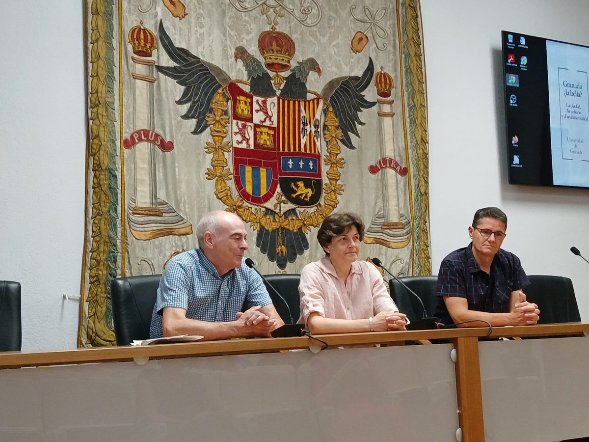 Ahistcon's tweet photo. 🤗🤝Agradecemos a Teresa M. Ortega López, Decana de @FyL_UGR  y Antonio Herrera González de Medina, Director de @HistoconUgr su acogida en las III Jornadas "Juan José Carreras", dando la bienvenida a los asistentes  junto a  A. Rivera, presidente de #Ahistcon 🧵(1/3)⬇️ https://t.co/iSK94jLmb2