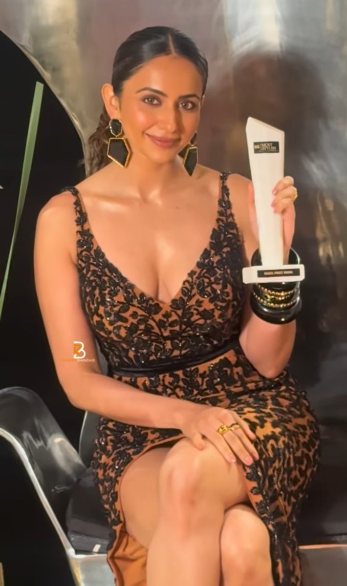 cine_ki_duniya's tweet photo. OMFG.. RAKUL PREET. 🔥🥵
#RakulPreetSingh #RakulPreet https://t.co/y2NEWkzoym