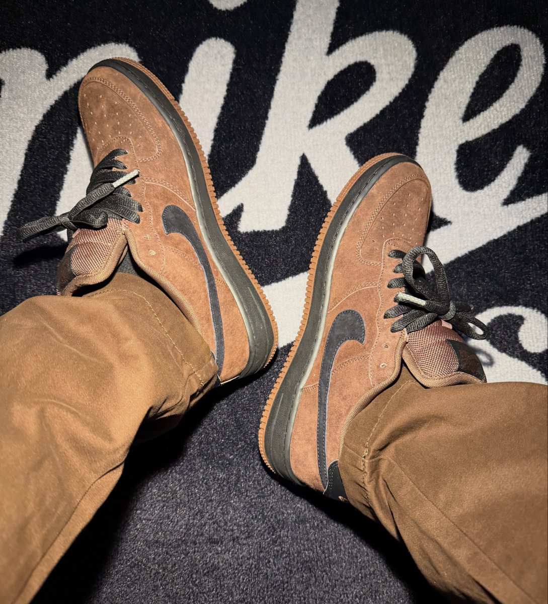 JustFreshKicks's tweet photo. CLOSER LOOK: Nike SB x Air Force 1 "Light Chocolate" 🍫 

🗓️ Fall 2026
💰 $120 https://t.co/xkLSEaKk09