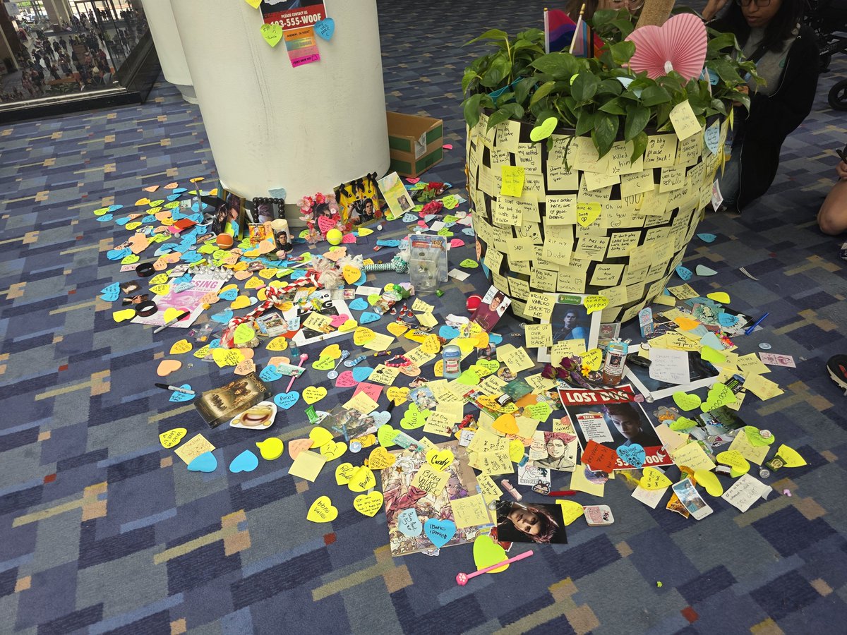 StarlightCat13's tweet photo. The sheer massive #valko shrine at #otakon The people want their wolf

#valkoisloved #bringvalkoback #justiceforvalko https://t.co/II2F3NetLG