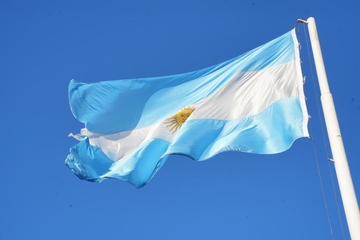 lukitasmaterre's tweet photo. Malvinas nos une 🇦🇷❤️ acompañamos al Centro de veteranos, durante esta mañana a las 9hs, entonamos los himnos, realizamos minuto de silencio en honor a los héroes, en su paseo ubicado en el #ParqueCentral
@munineuquen @MarianoGaidoOk https://t.co/X7CIxOqeBL